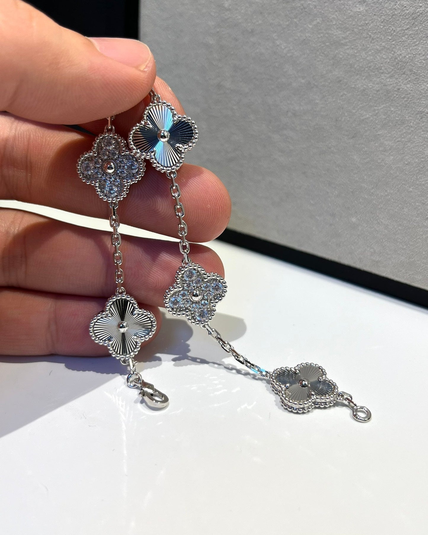 [Auream] CLOVER 5 MOTIF LASER BRACELET COLLECTION