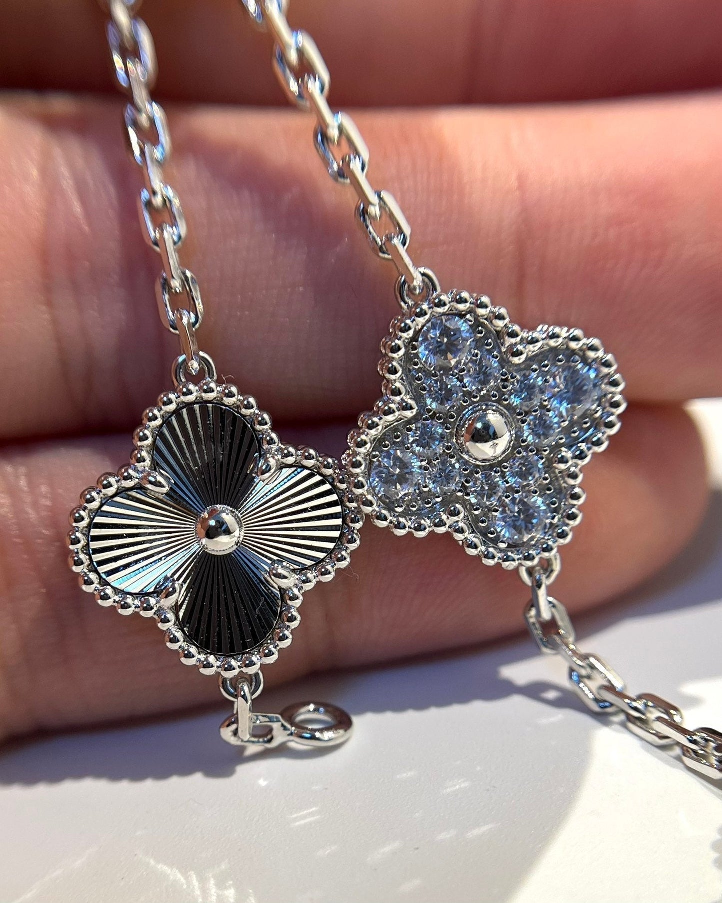 [Auream] CLOVER 5 MOTIF LASER BRACELET COLLECTION