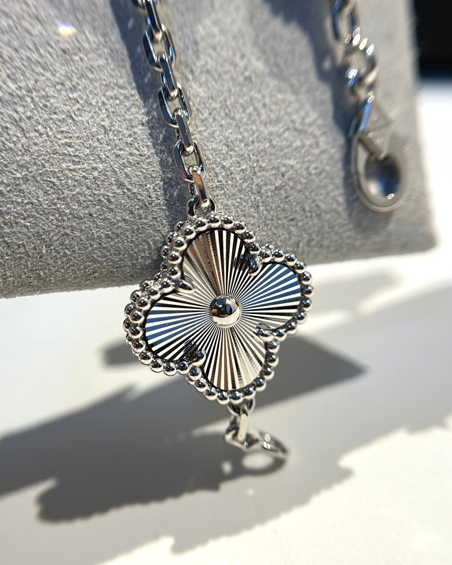 [Auream] CLOVER 5 MOTIF LASER BRACELET COLLECTION