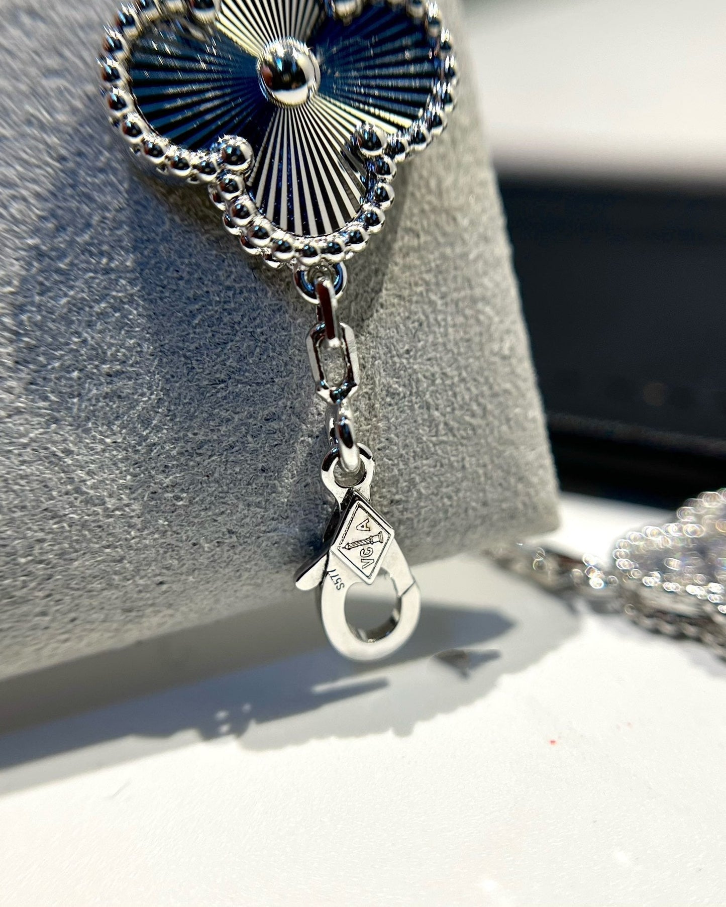 [Auream] CLOVER 5 MOTIF LASER BRACELET COLLECTION
