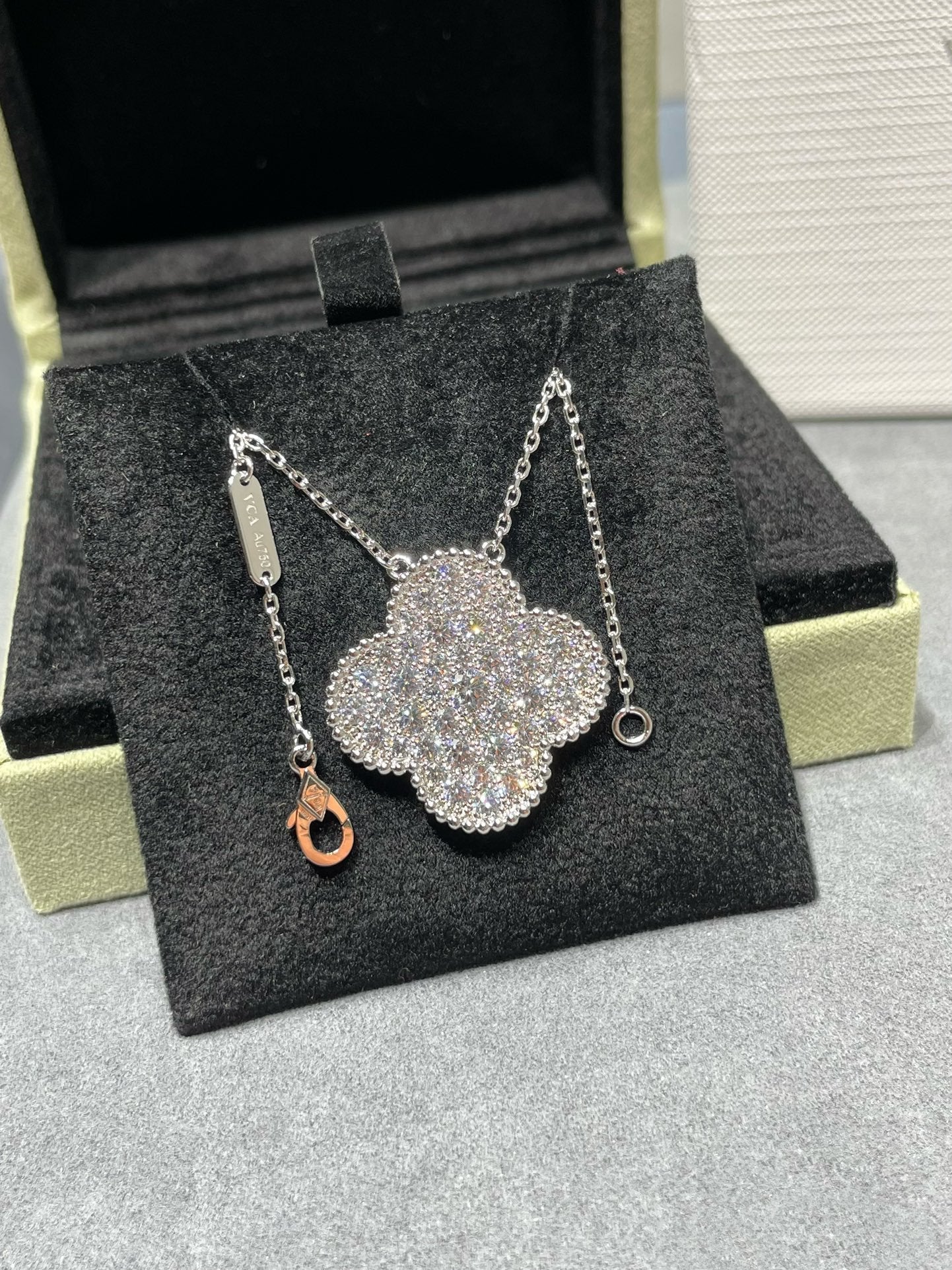 [Auream]CLOVER 25MM LARGE PENDANT DIAMOND PAVED SILVER NECKLACE