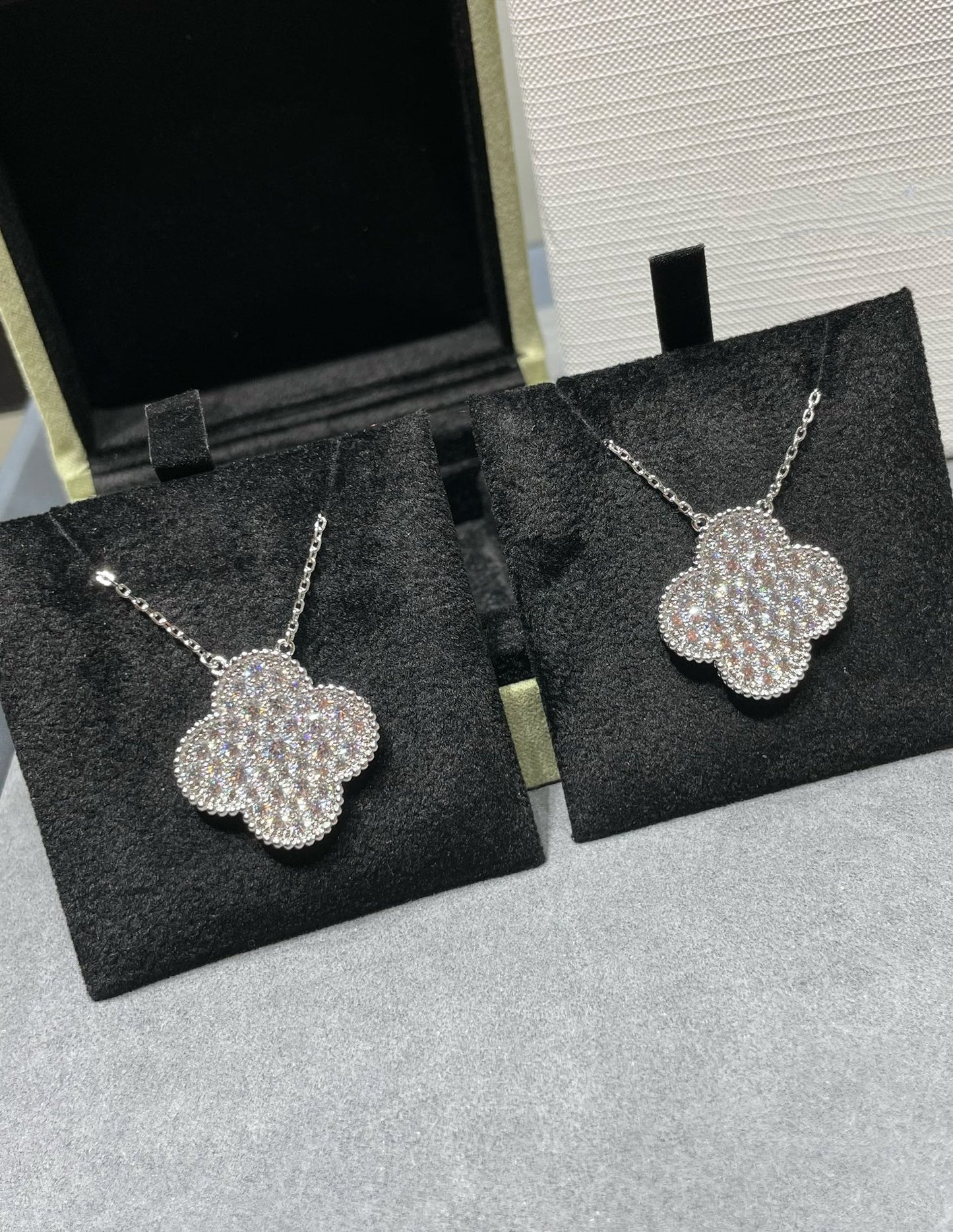 [Auream]CLOVER 25MM LARGE PENDANT DIAMOND PAVED SILVER NECKLACE