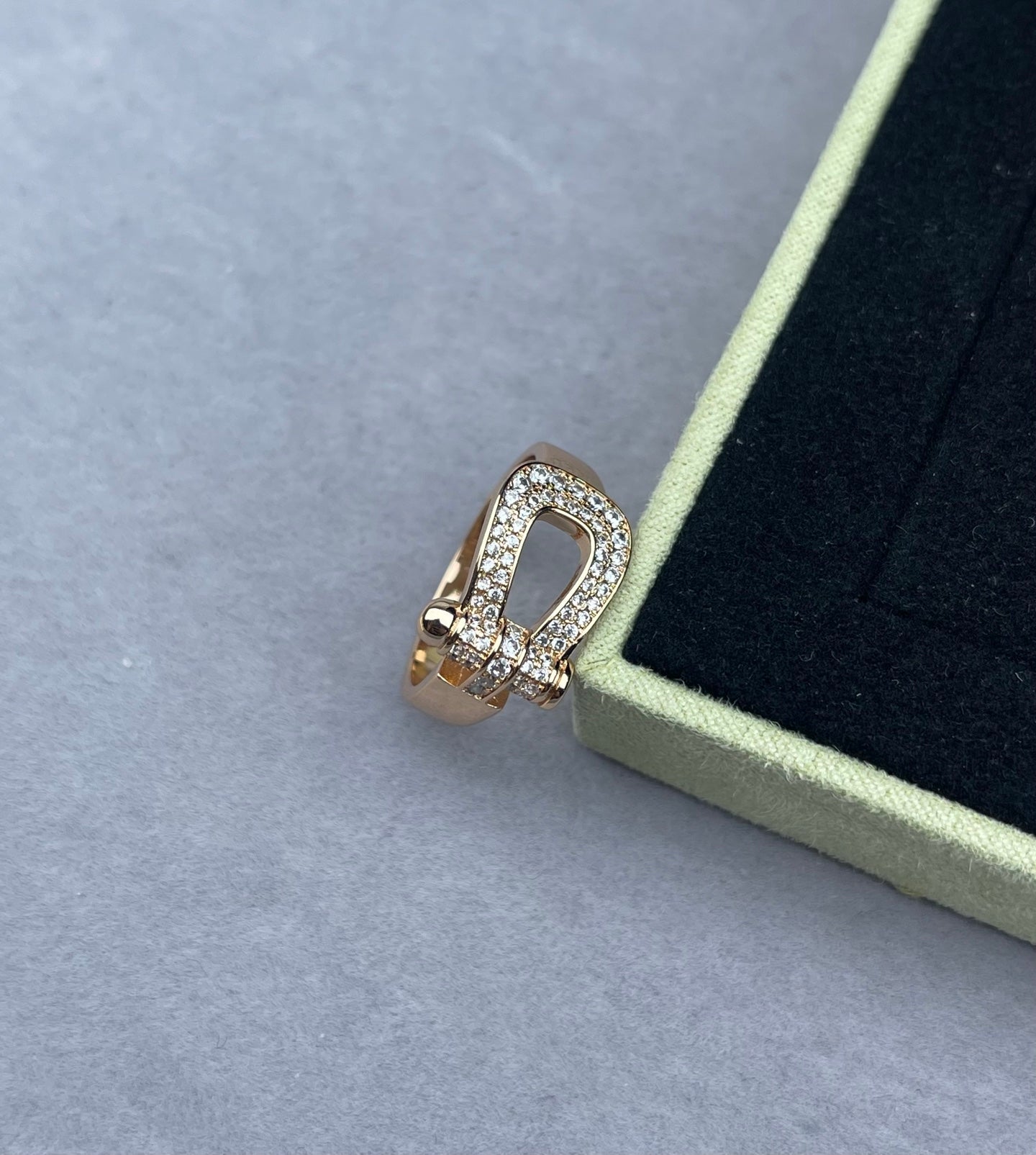 [Auream]Wide Hoof-Shaped Diamond-Studded Ring
