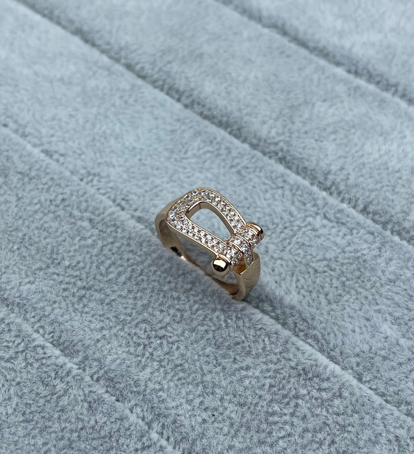 [Auream]Wide Hoof-Shaped Diamond-Studded Ring