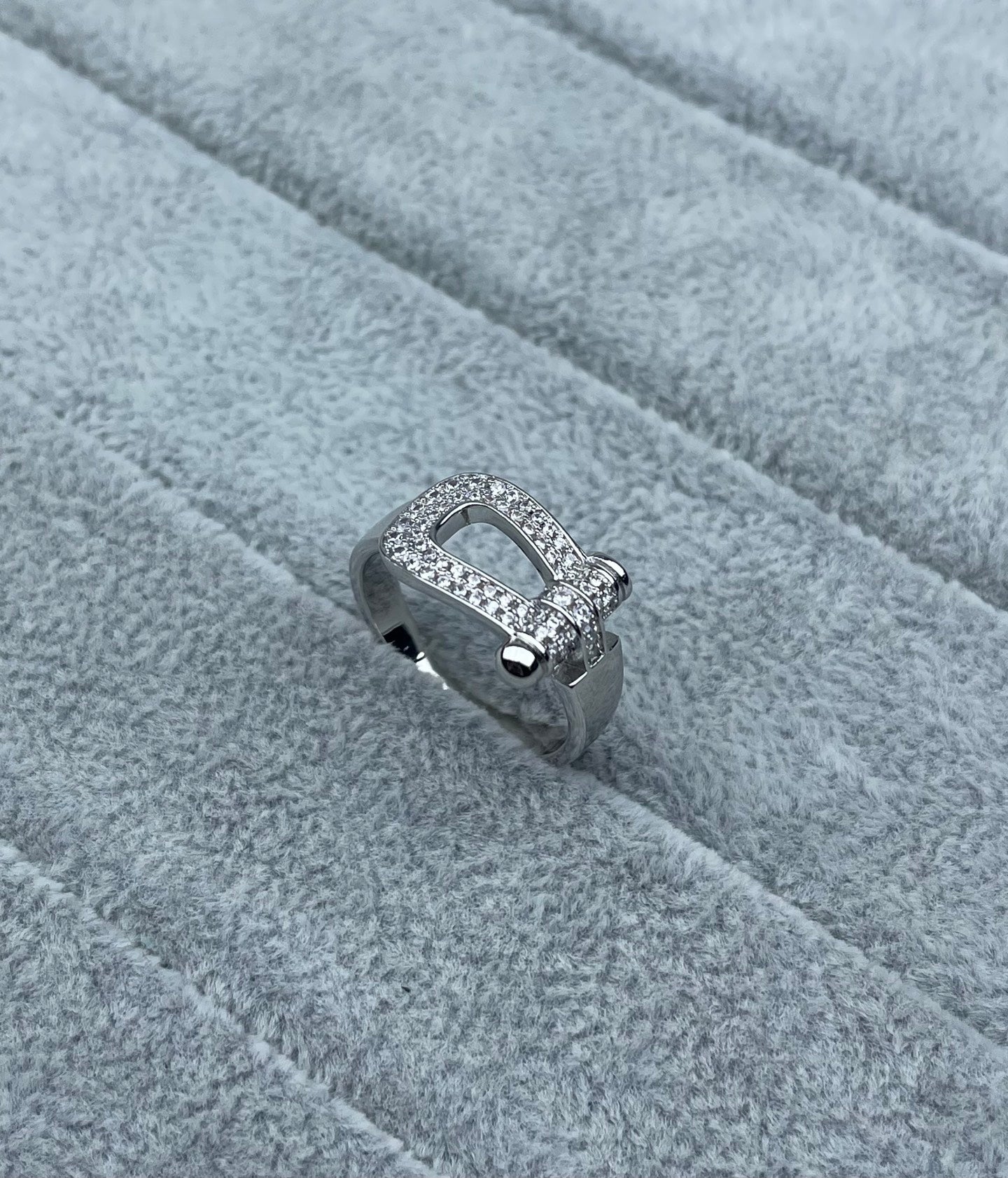 [Auream]Wide Hoof-Shaped Diamond-Studded Ring