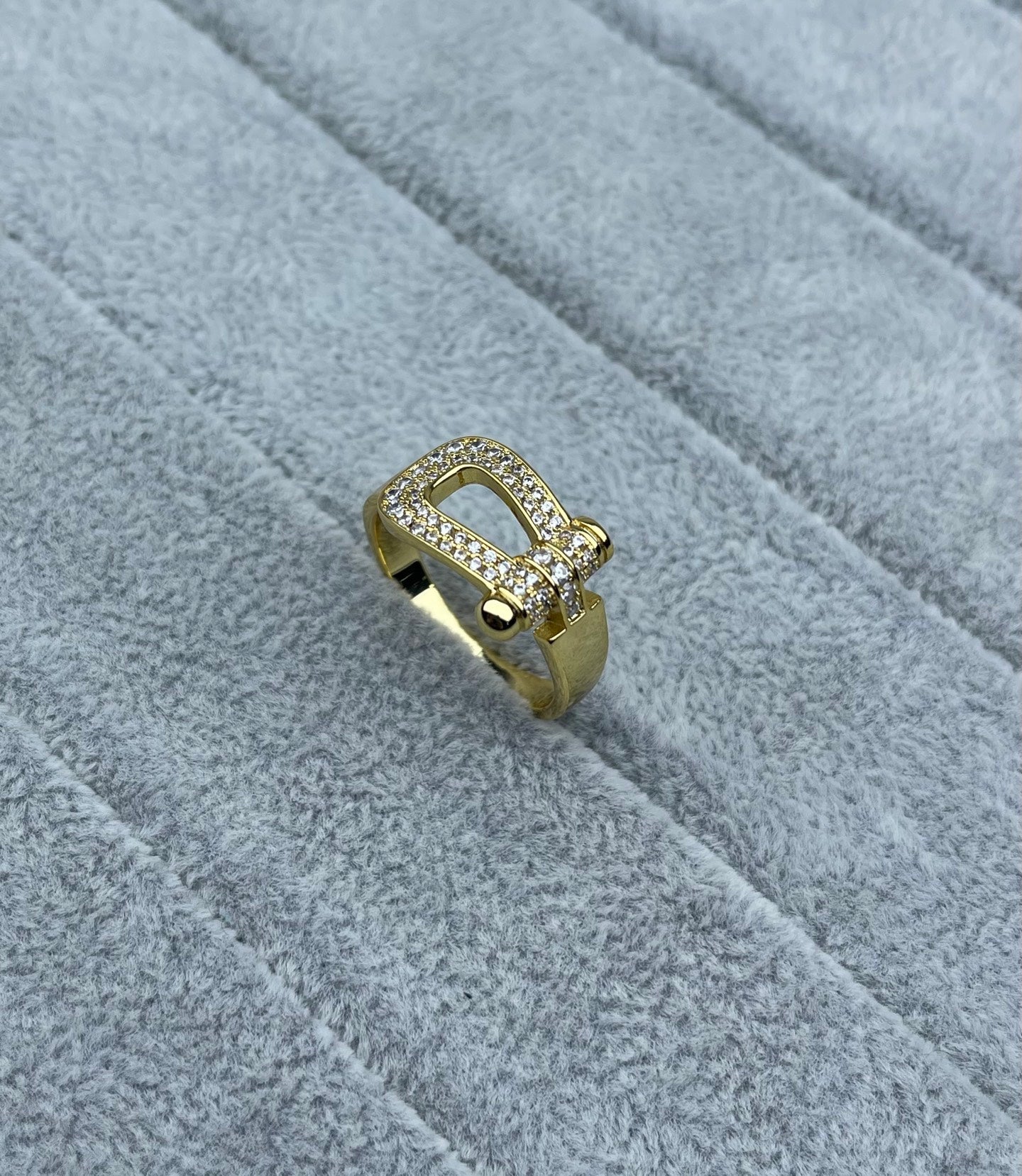 [Auream]Wide Hoof-Shaped Diamond-Studded Ring