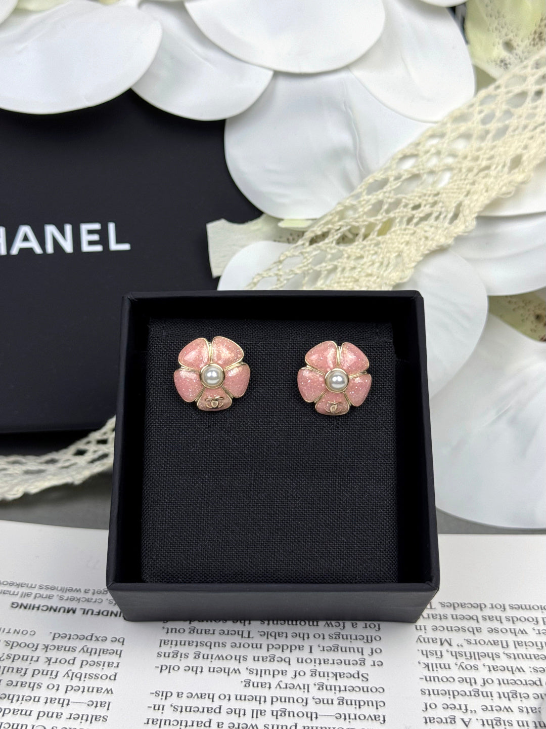 [Auream]26C Pink Camellia Pearl Enamel Stud Earrings
