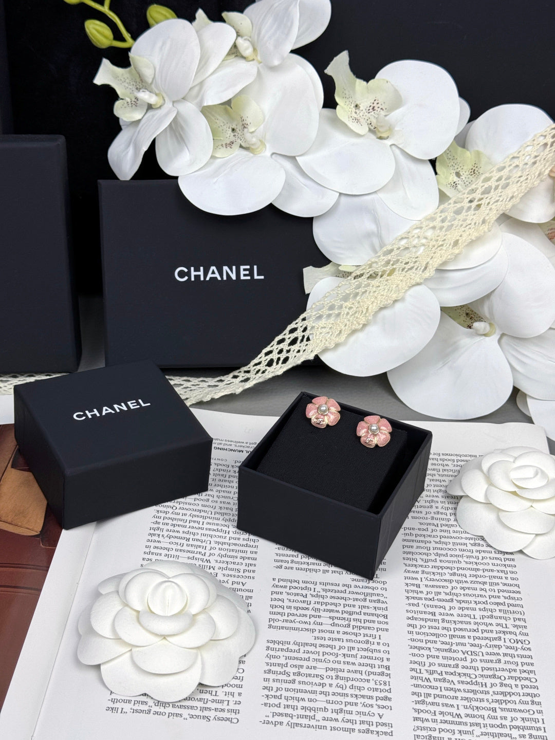 [Auream]26C Pink Camellia Pearl Enamel Stud Earrings