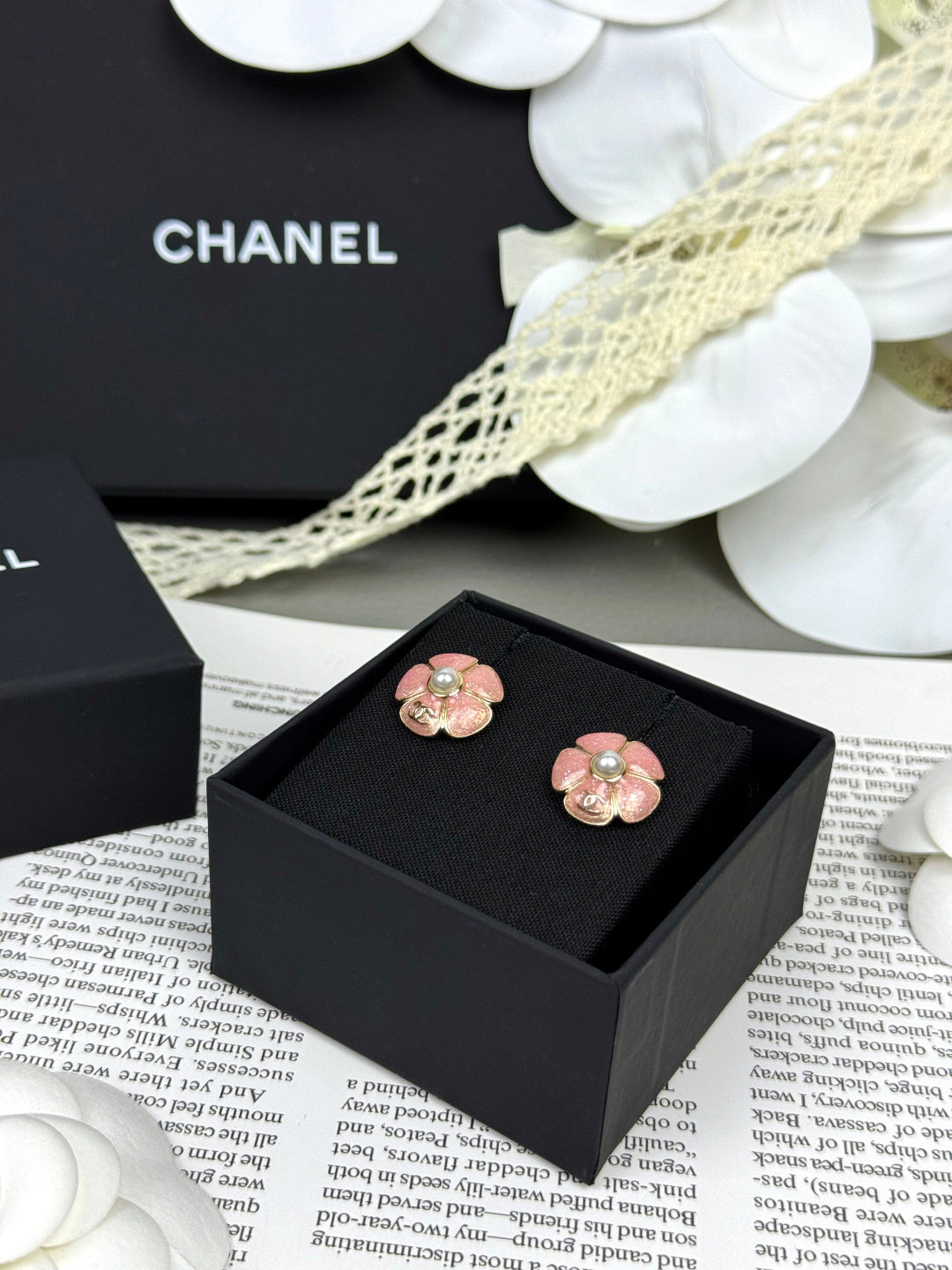 [Auream]26C Pink Camellia Pearl Enamel Stud Earrings