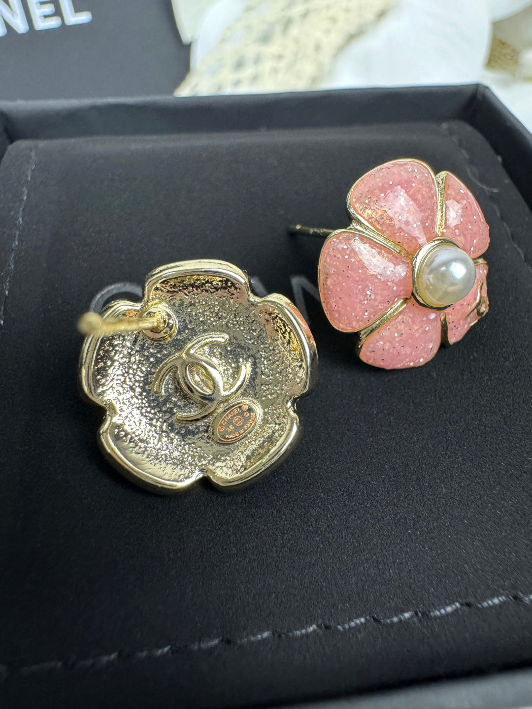 [Auream]26C Pink Camellia Pearl Enamel Stud Earrings