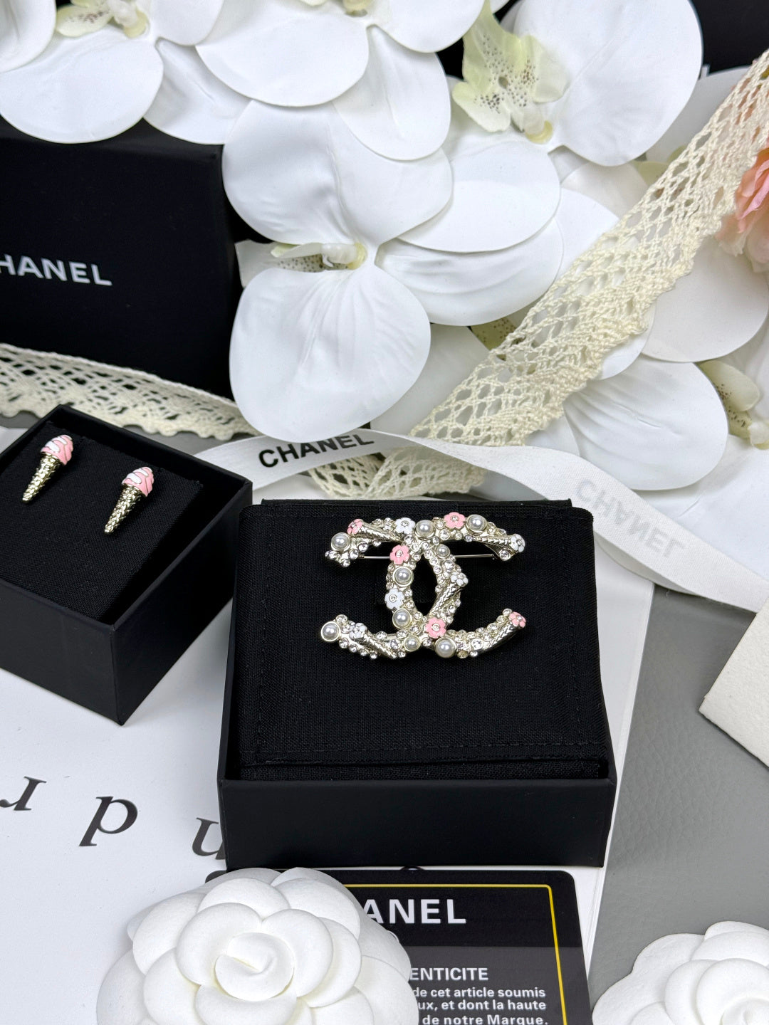 [Auream]26C Pink-White Enamel Ice Cream Cone Double C Brooch