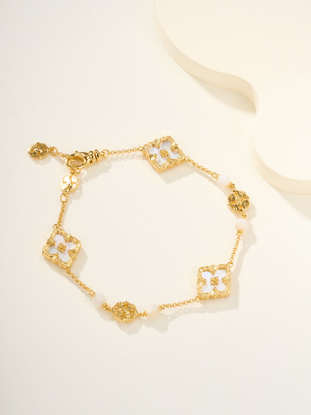[Auream]B.C.L ENAMELED Three-Flower Bracelet（Trumpet)