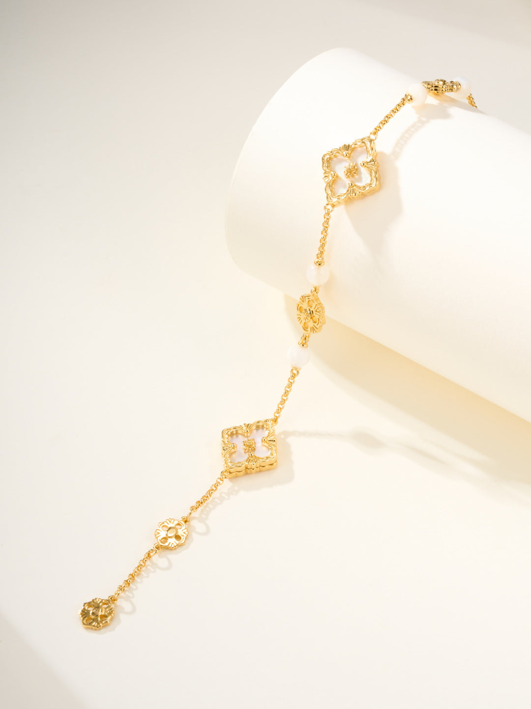 [Auream]B.C.L ENAMELED Three-Flower Bracelet（Trumpet)