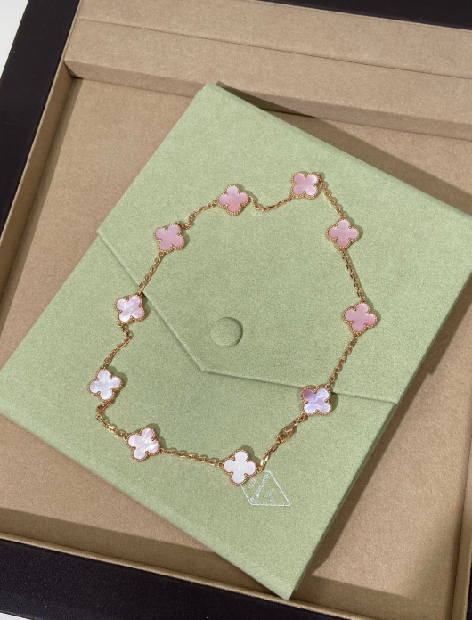 [Auream Jewellery] Pink Necklace with Ten Clover Designs