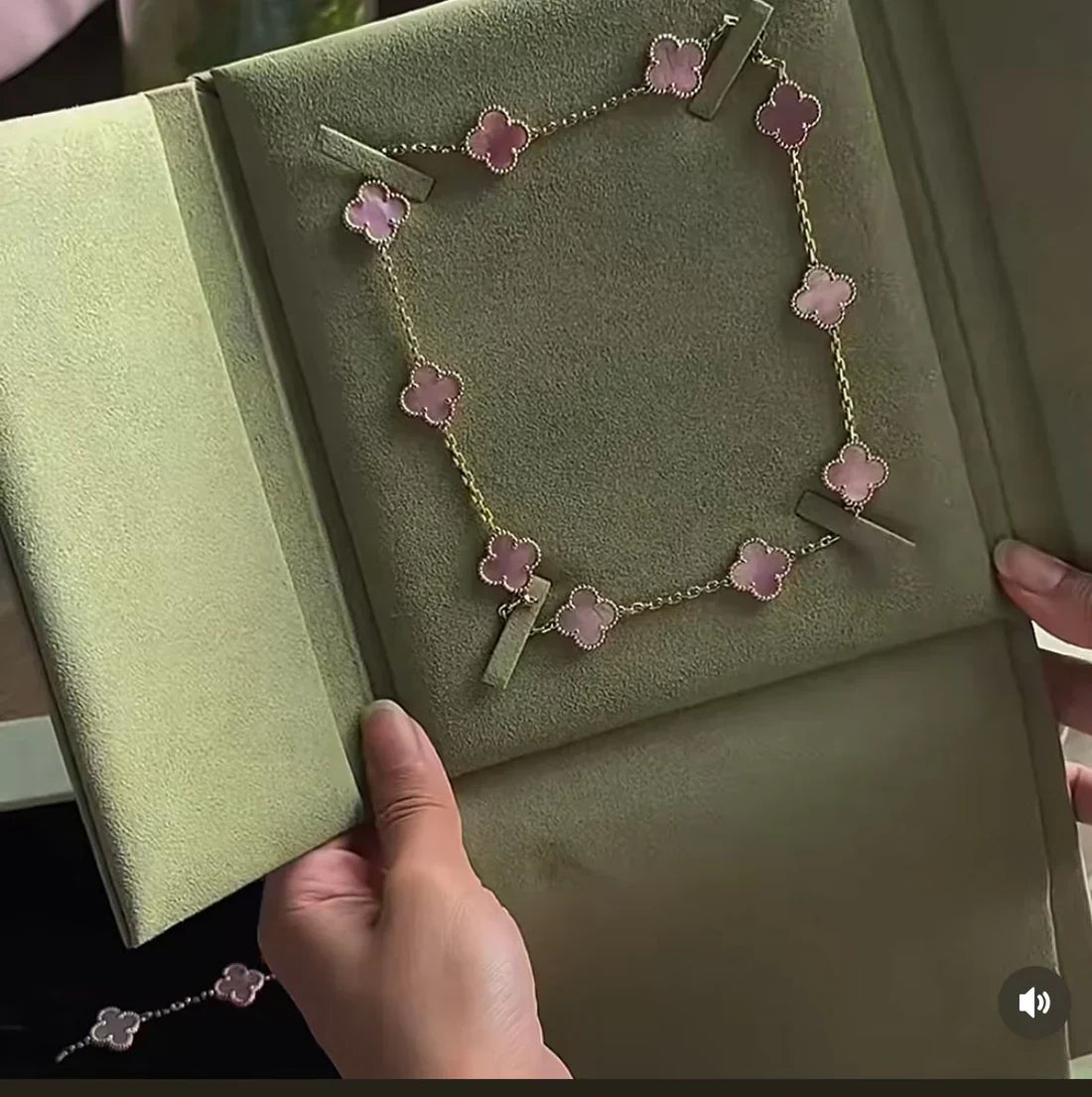 [Auream Jewellery] Pink Necklace with Ten Clover Designs