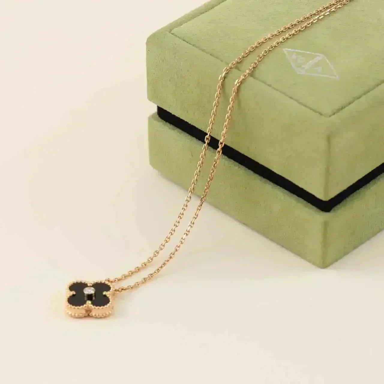 [Auream]CLOVER 15MM DIAMOND ONYX NECKLACE