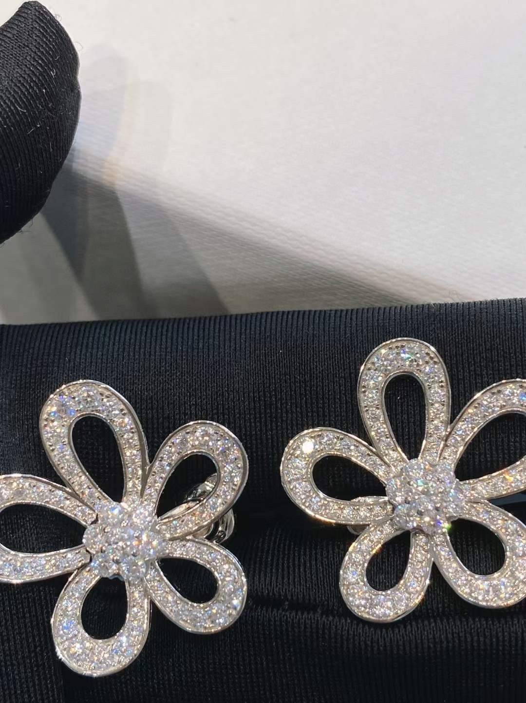 [Auream]FLOWERLACE EARRINGS FULL DIAMONDS