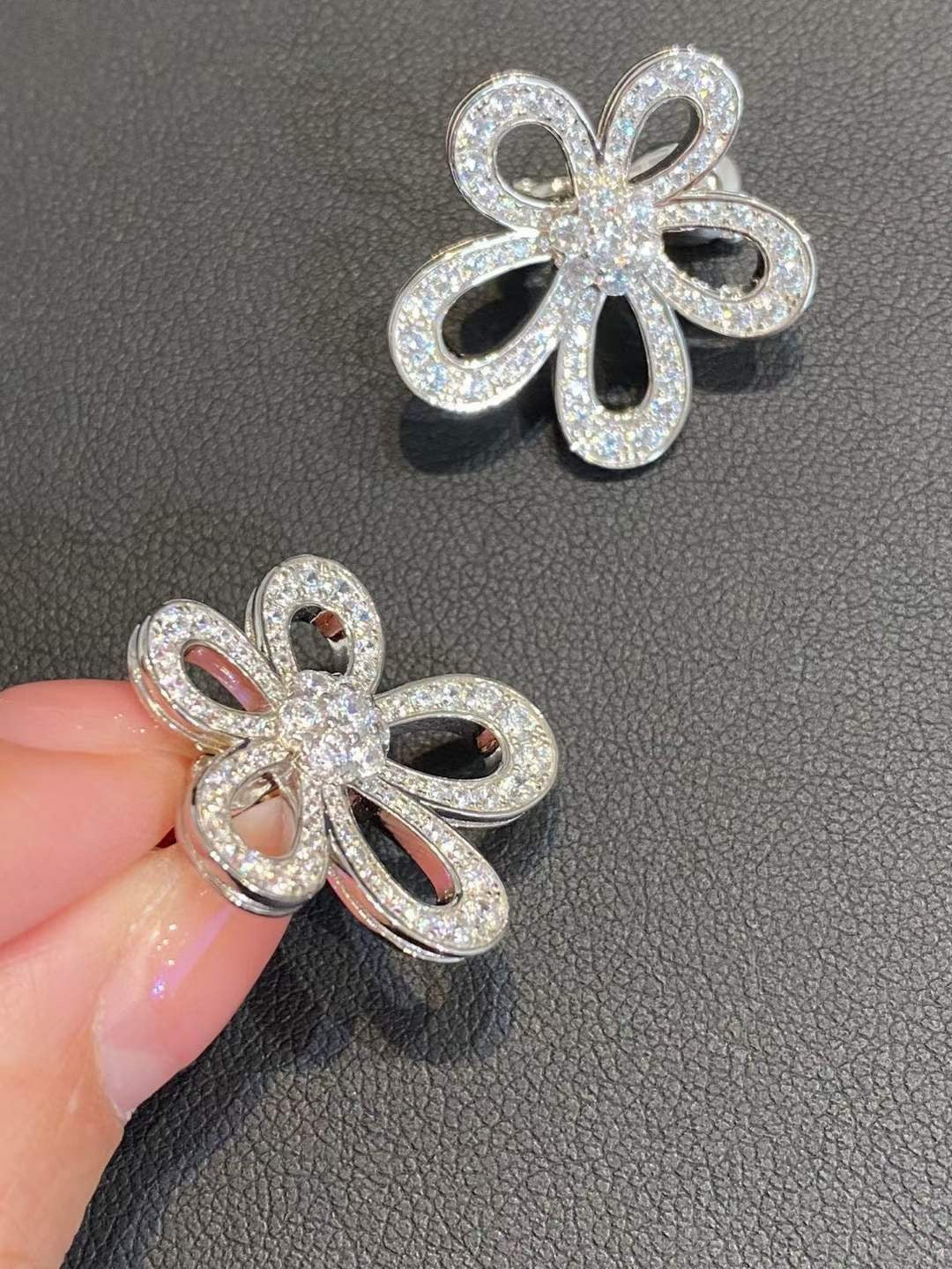 [Auream]FLOWERLACE EARRINGS FULL DIAMONDS