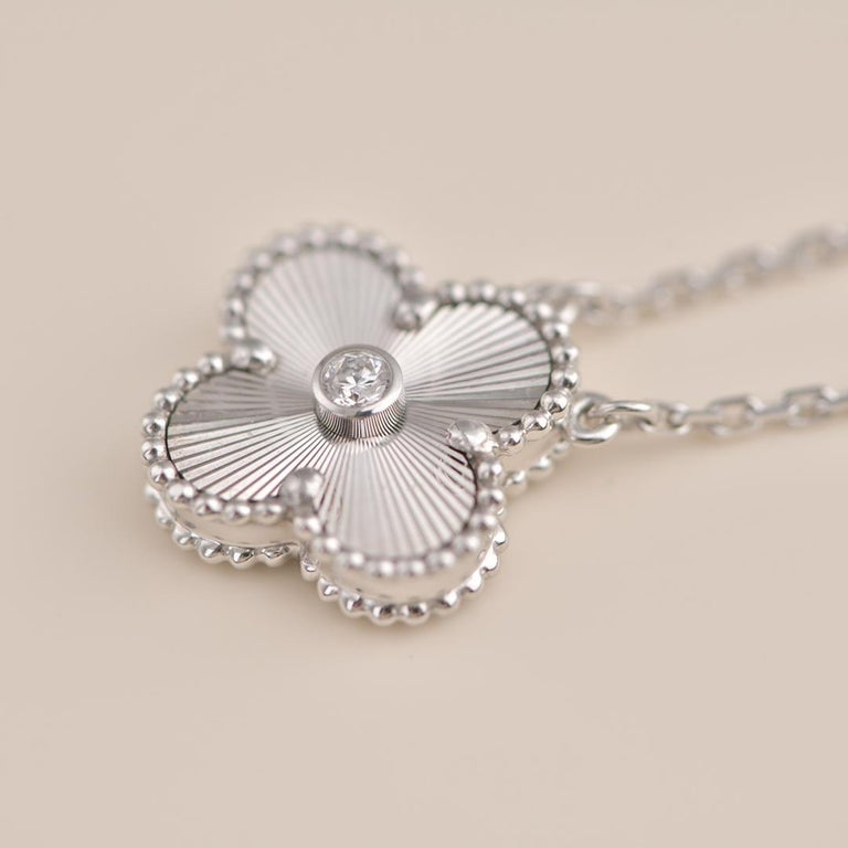[Auream]CLOVER  15MM DIAMOND LASER NECKLACE SILVER