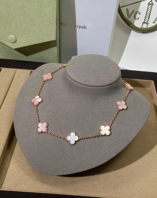 [Auream Jewellery] Pink Necklace with Ten Clover Designs