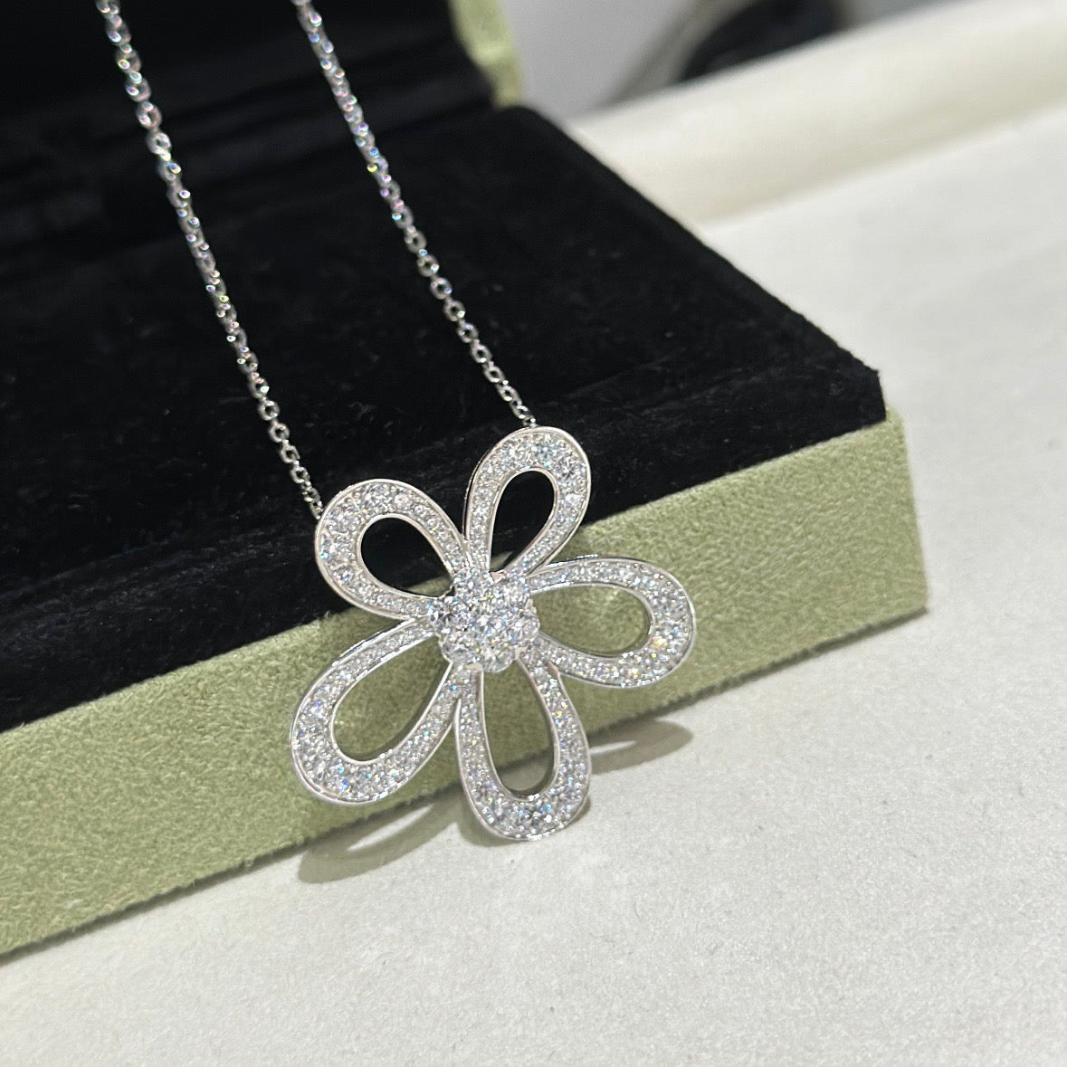 [Auream]FLOWERLACE NECKLACE FULL DIAMONDS