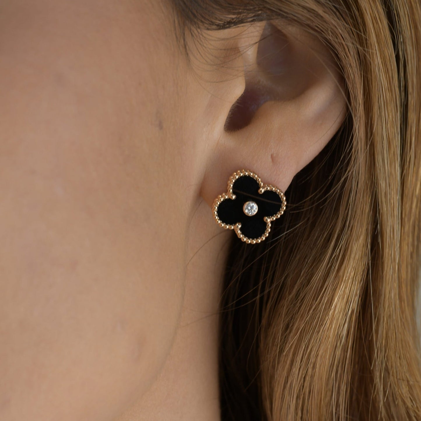 [Auream]CLOVER MEDIUM 1 MOTIFS ONYX DIAMOND EARRINGS