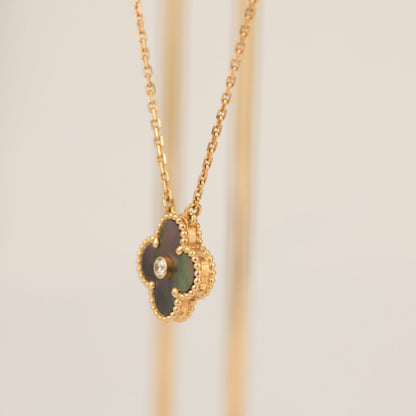 [Auream]CLOVER 15MM DIAMOND AND MOTHER-OF-GREY NECKLACE