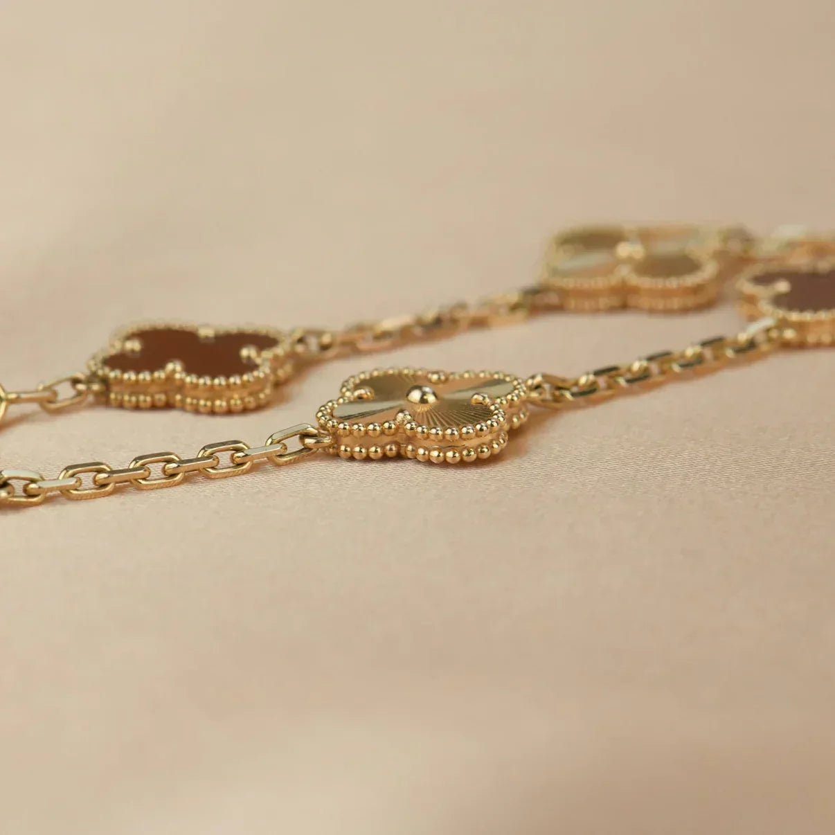 [Auream] CLOVER 5 MOTIF RED CORNELIAN BRACELET COLLECTION