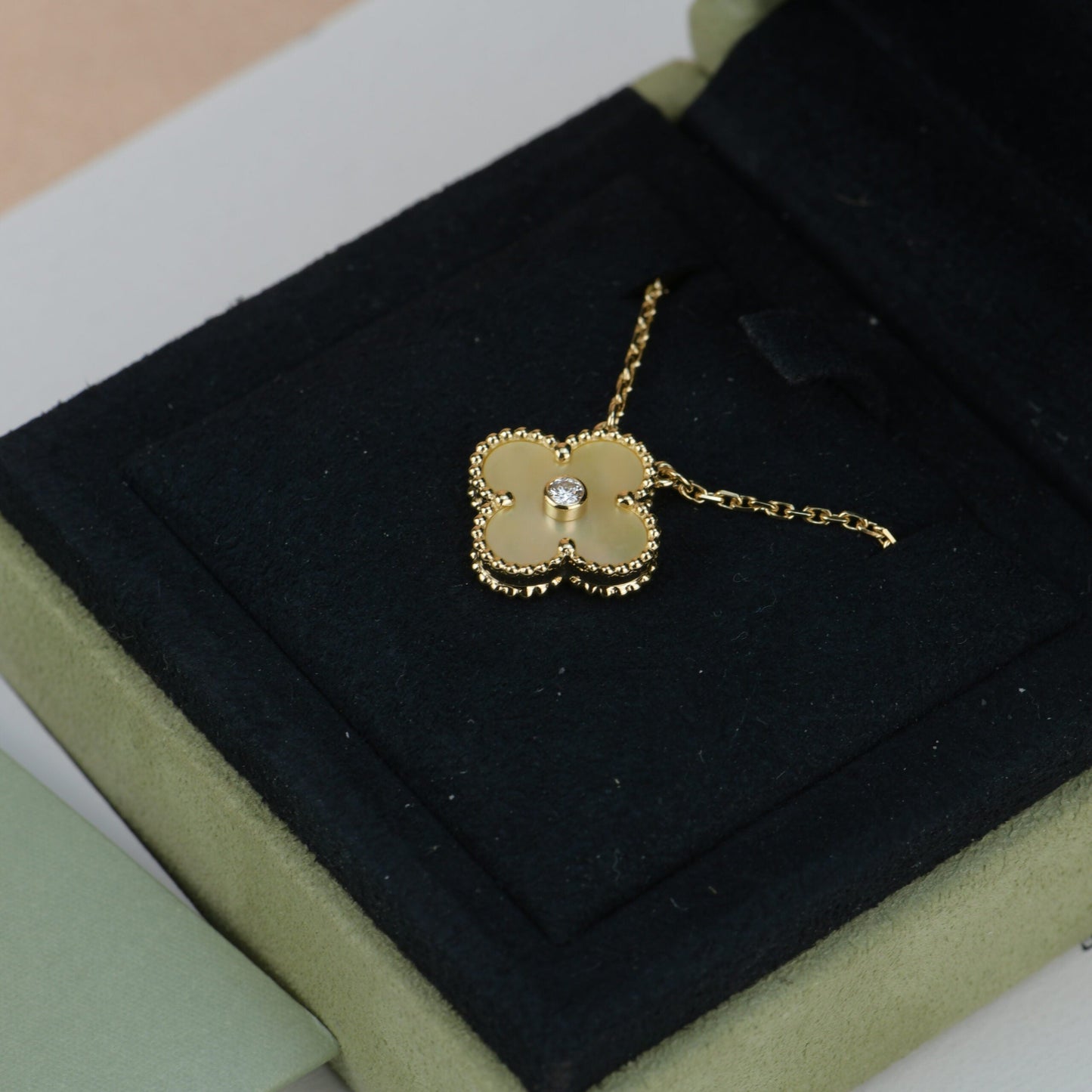 [Auream]CLOVER 15MM DIAMOND GOLD MOTHER OF PEARL NECKLACE