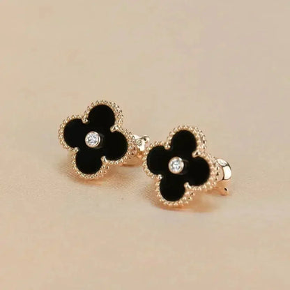[Auream]CLOVER MEDIUM 1 MOTIFS ONYX DIAMOND EARRINGS