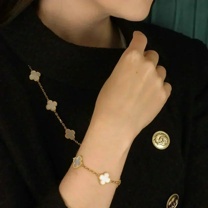 [Auream]CLOVER WHITE PEARL MOP 5 MOTIF BRACELET COLLECTION