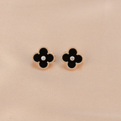 [Auream]CLOVER MEDIUM 1 MOTIFS ONYX DIAMOND EARRINGS