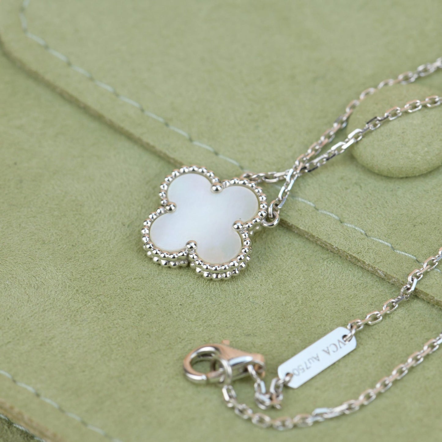 [Auream]CLOVER  15MM WHITE MOTHER-OF-PEARL SILVER
