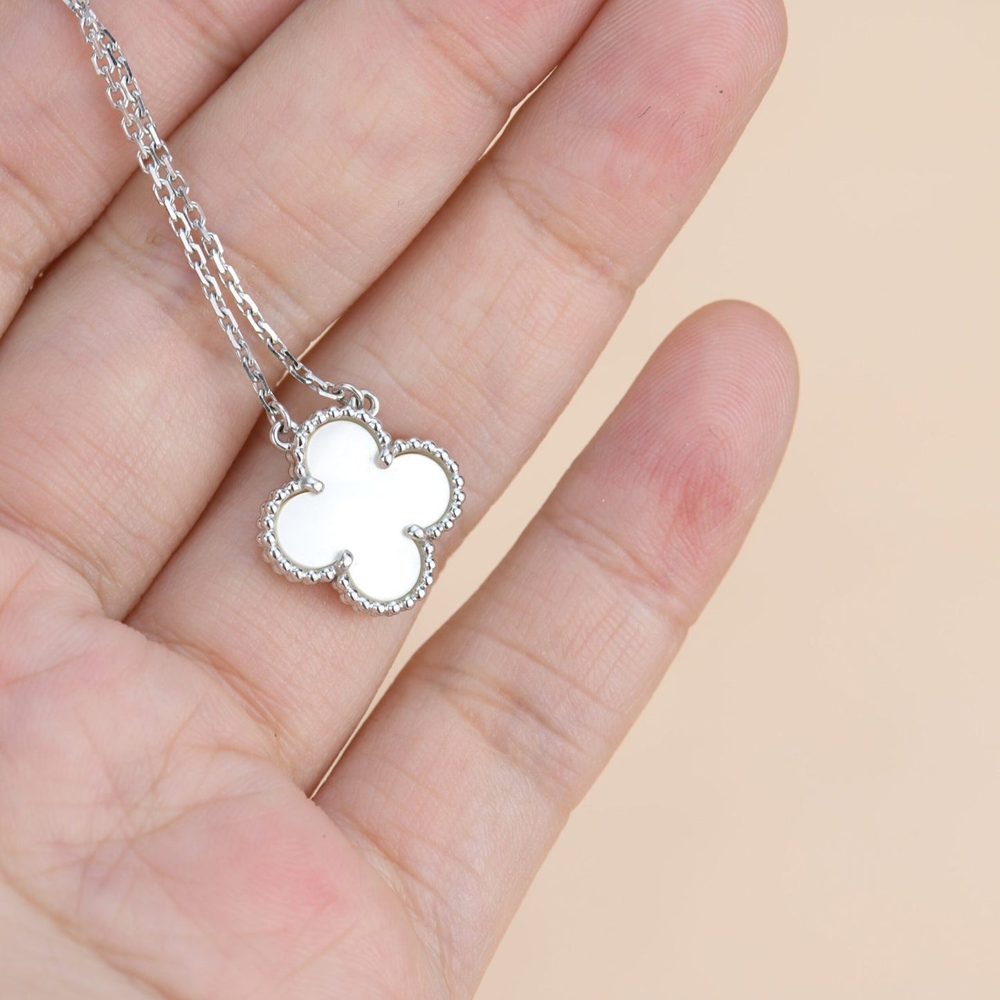 [Auream]CLOVER  15MM WHITE MOTHER-OF-PEARL SILVER