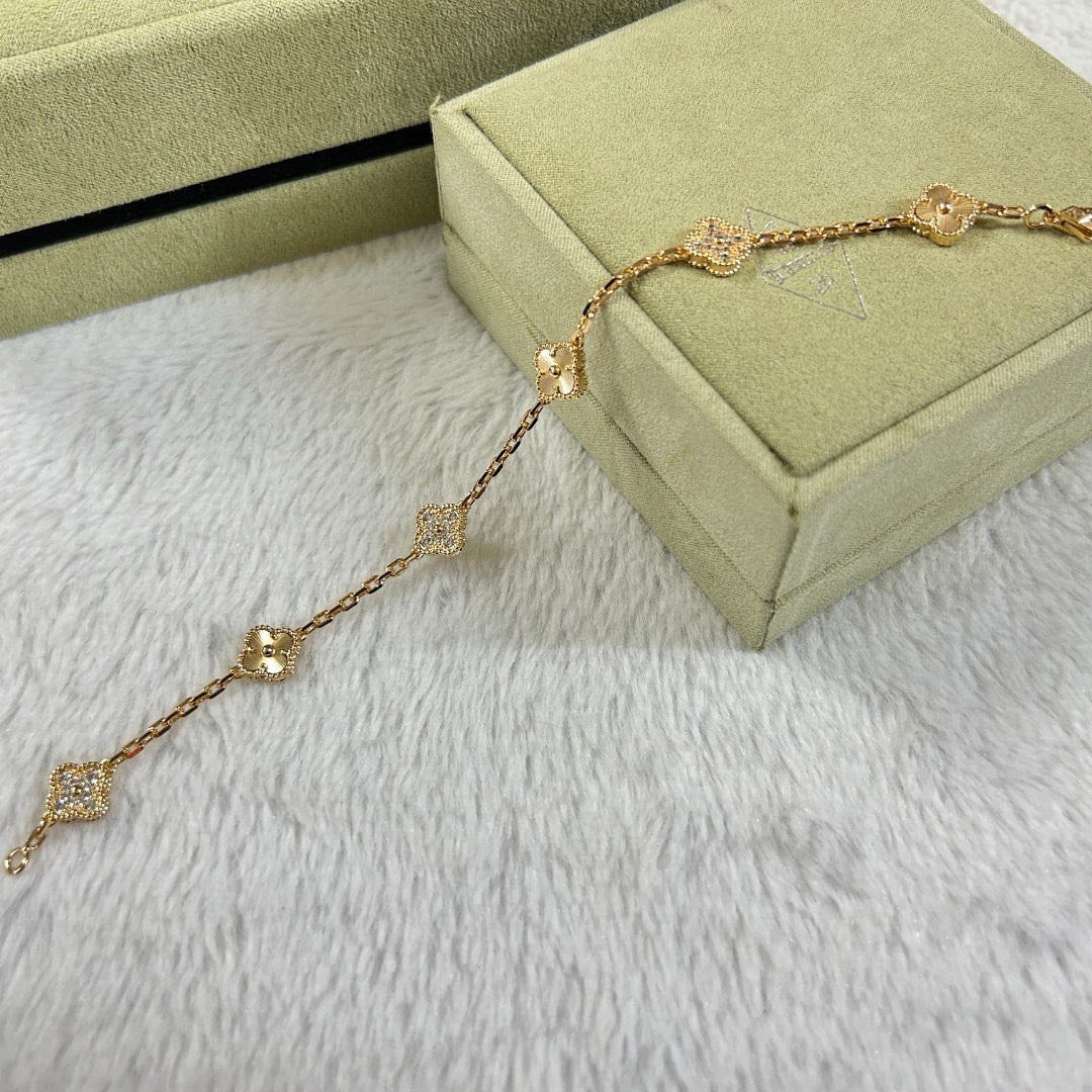 [Auream]CLOVER 6 MOTIF DIAMOND LASER BRACELET