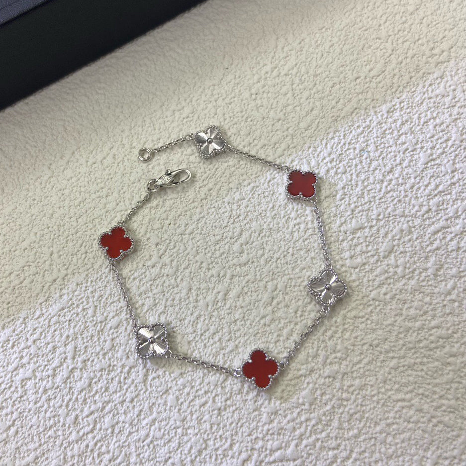 [Auream]CLOVER 6 MOTIF RED AGATE LASER BRACELET