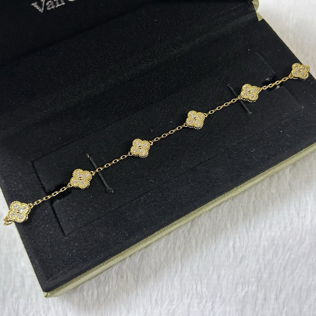 [Auream]CLOVER 6 MOTIF DIAMOND BRACELET