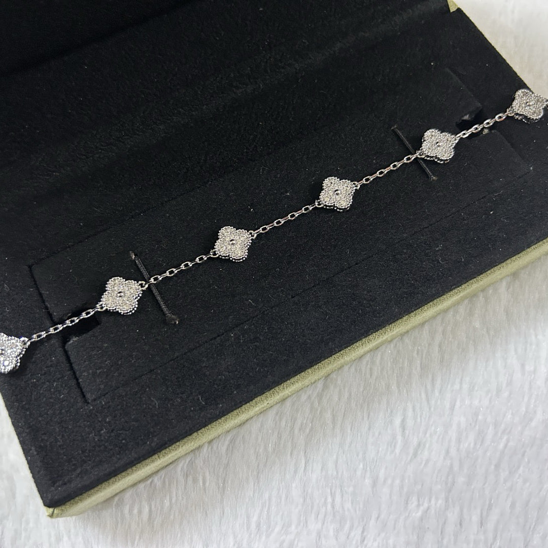 [Auream]CLOVER 6 MOTIF DIAMOND BRACELET
