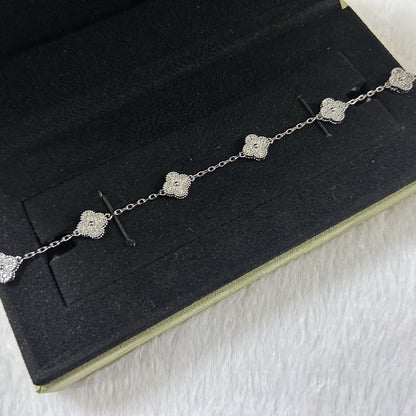 [Auream]CLOVER 6 MOTIF DIAMOND BRACELET
