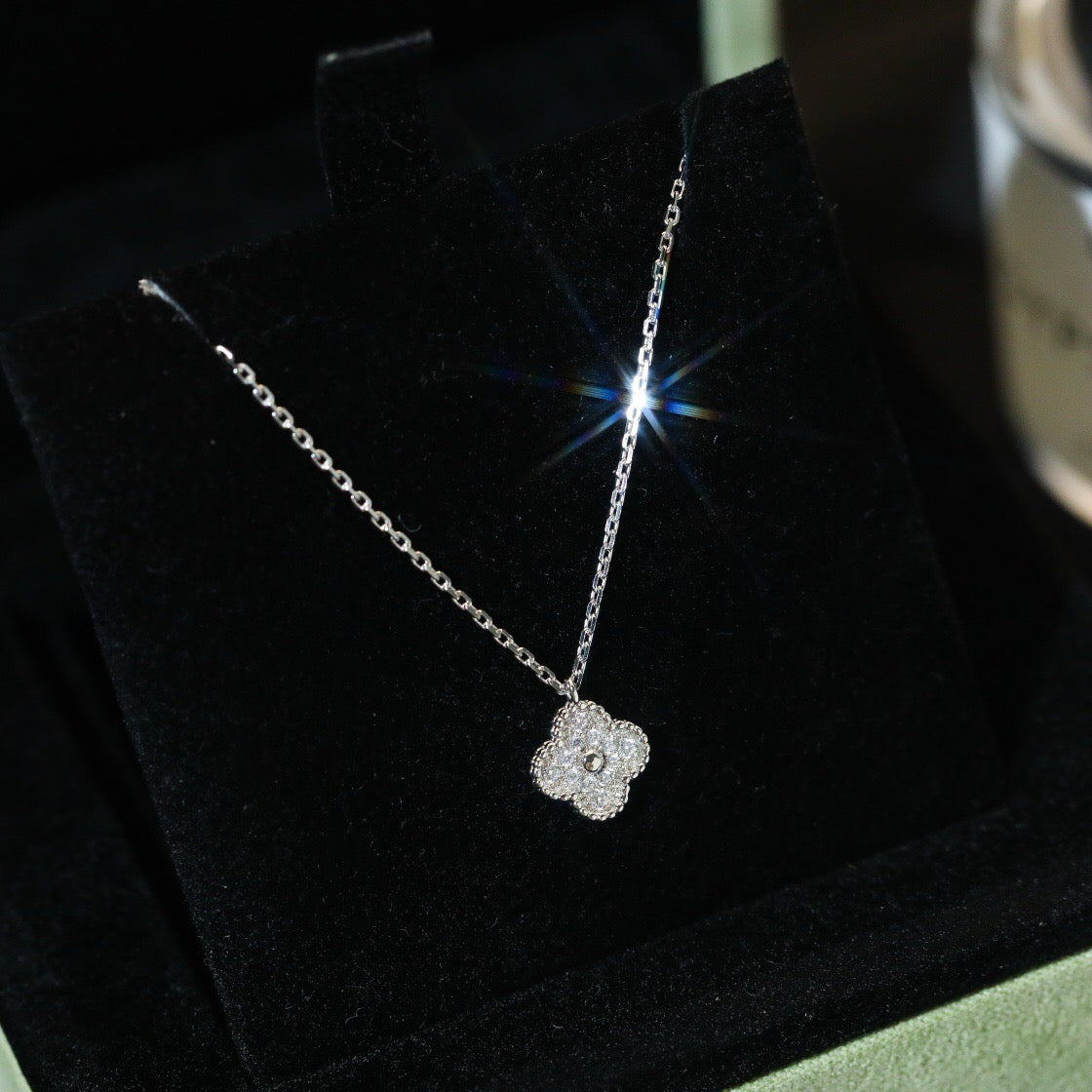 [Auream]CLOVER MINI 9.5MM PENDANT DIAMOND NECKLACE