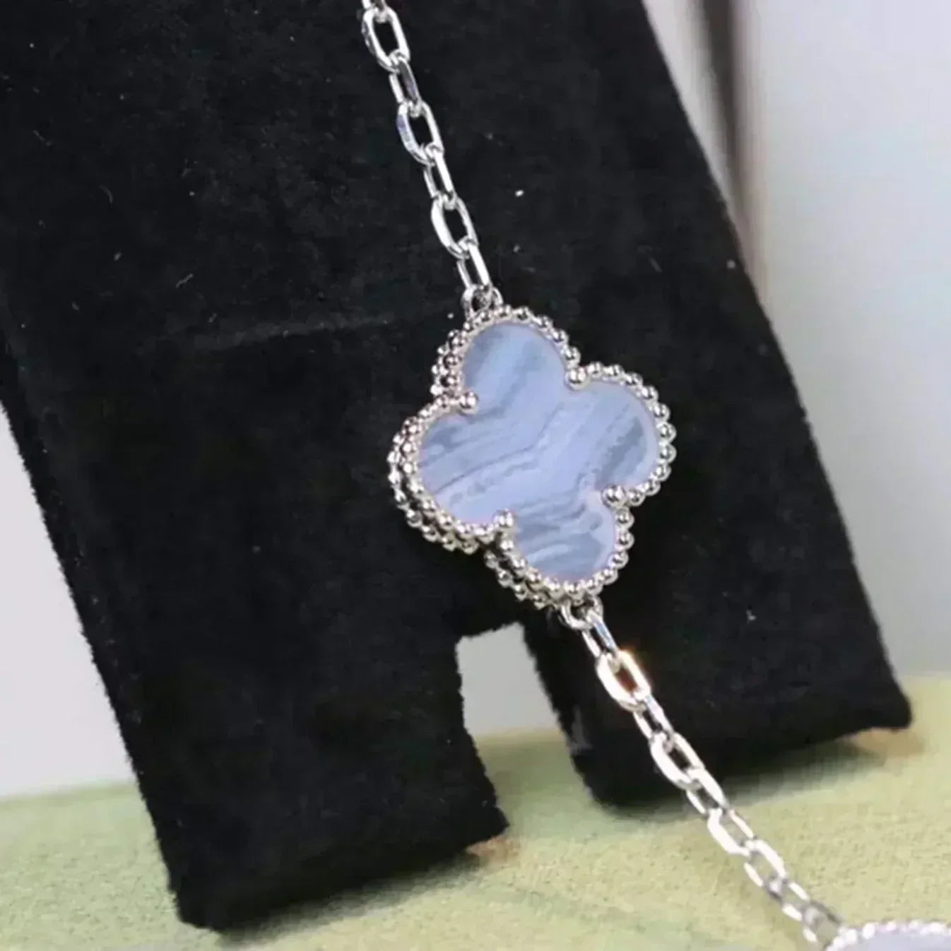 [Auream] CLOVER 5 MOTIF PURPLE CHALCEDONY BRACELET COLLECTION