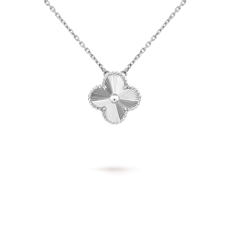 [Auream]CLOVER 15MM LASER NECKLACE SILVER