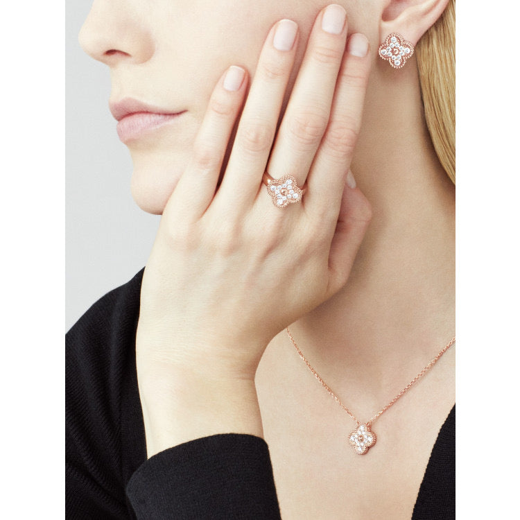[Auream]CLOVER 15MM DIAMOND SINGLE FLOWER NECKLACE