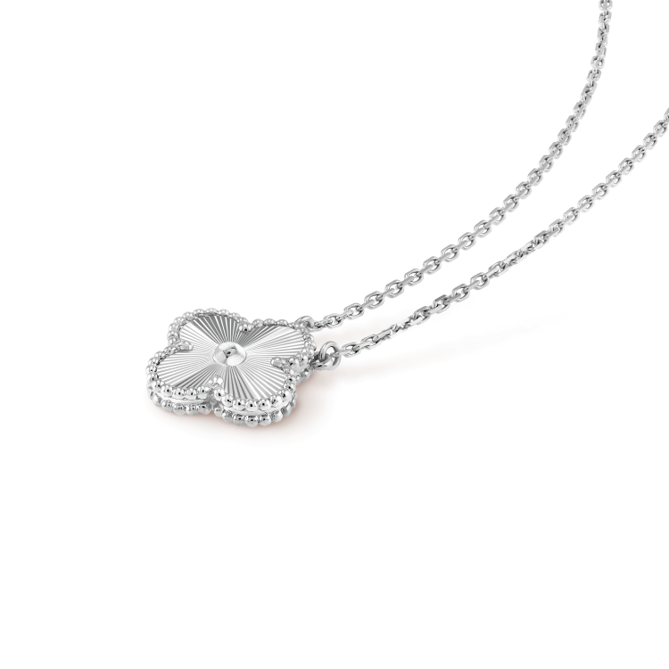 [Auream]CLOVER 15MM LASER NECKLACE SILVER