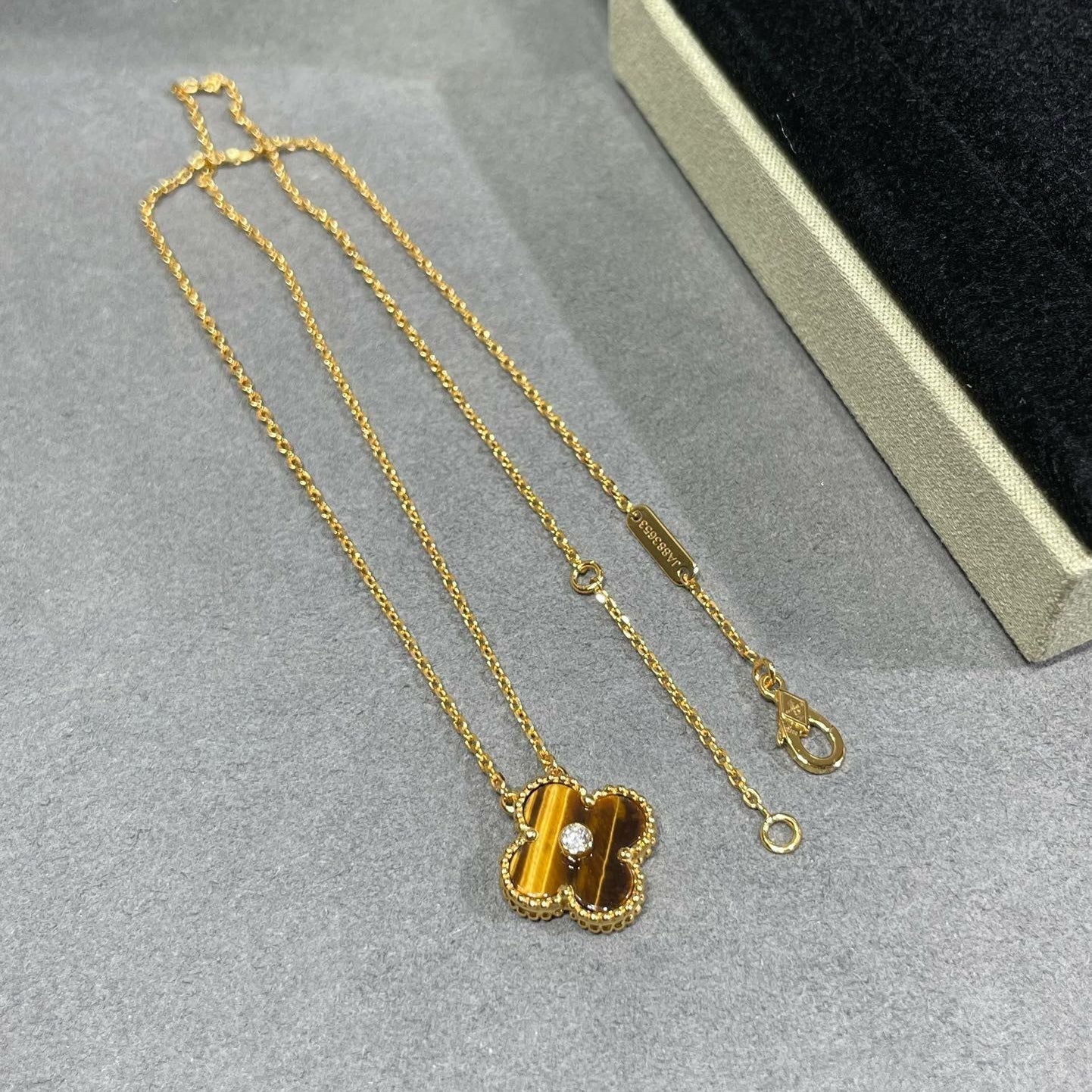 [Auream]CLOVER 15MM DIAMOND AND YELLOW TIGER'S EYE AGATE necklace