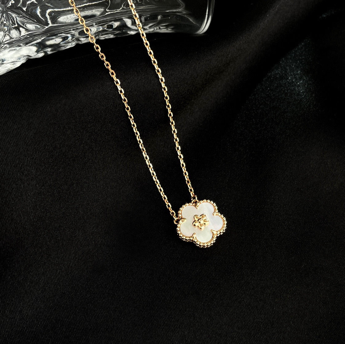 [Auream]LUCKY  WHITE MOP  PLUM BLOSSOM NECKLACE