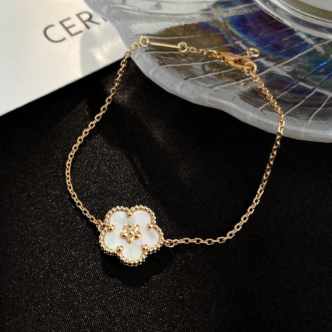 [Auream]LUCKY WHITE MOP PLUM BLOSSOM  BRACELET