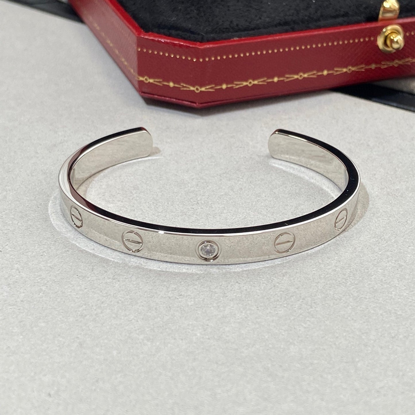 [Auream]LOVE BRACELET 6.1MM 1 DIAMOND OPEN CUFF