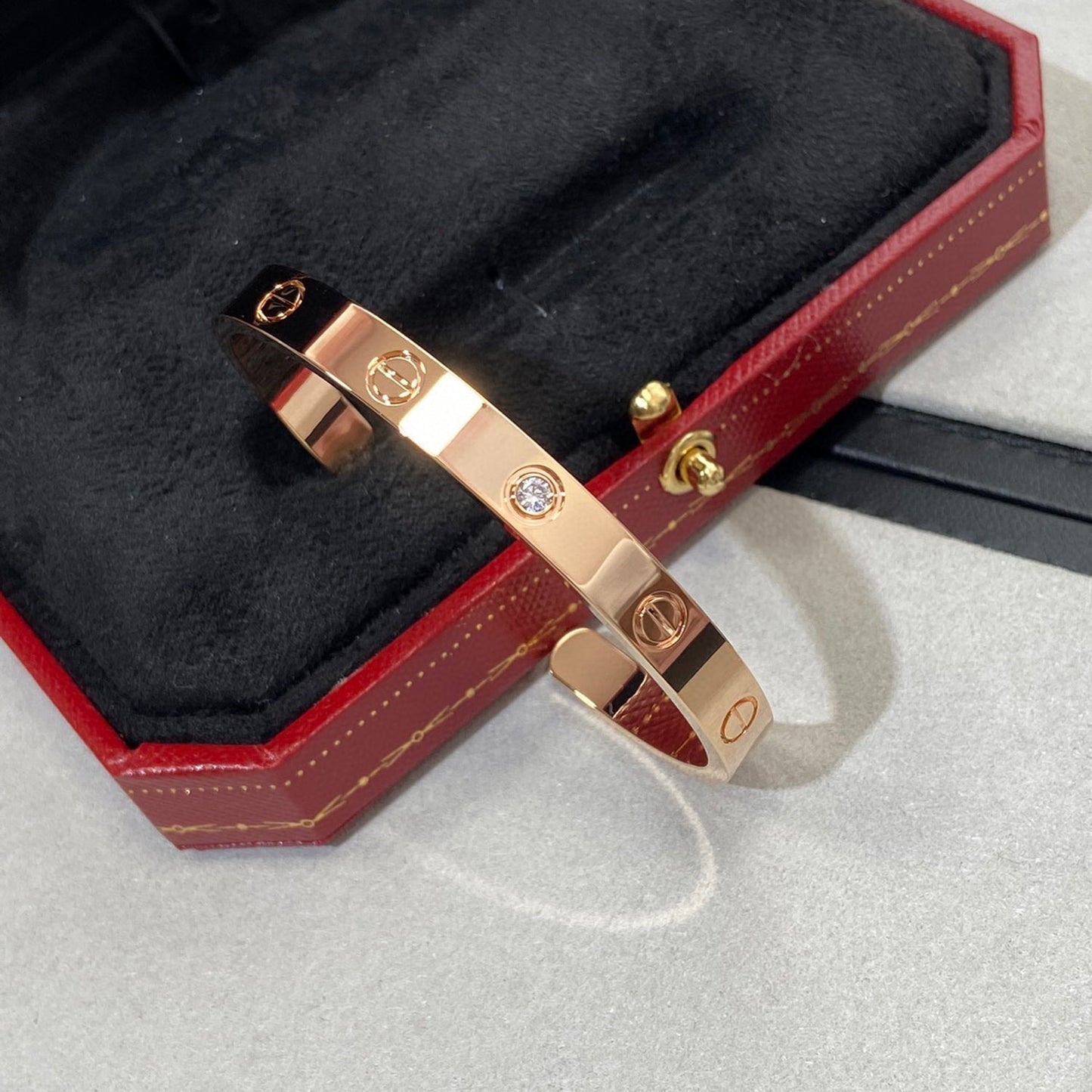 [Auream]LOVE BRACELET 6.1MM 1 DIAMOND OPEN CUFF