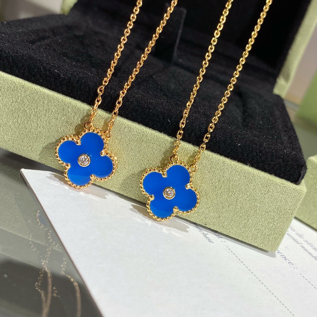 [Auream]CLOVER 15MM DIAMOND AND BLUE AGATE NECKLACE
